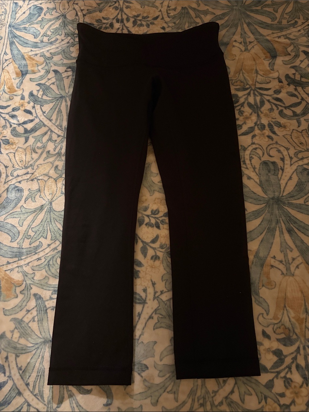 Lululemon black leggings 22”